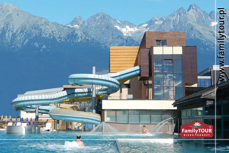 Resort Poprad — kompleks basenów i zjeżdżalnie na tle Tatr